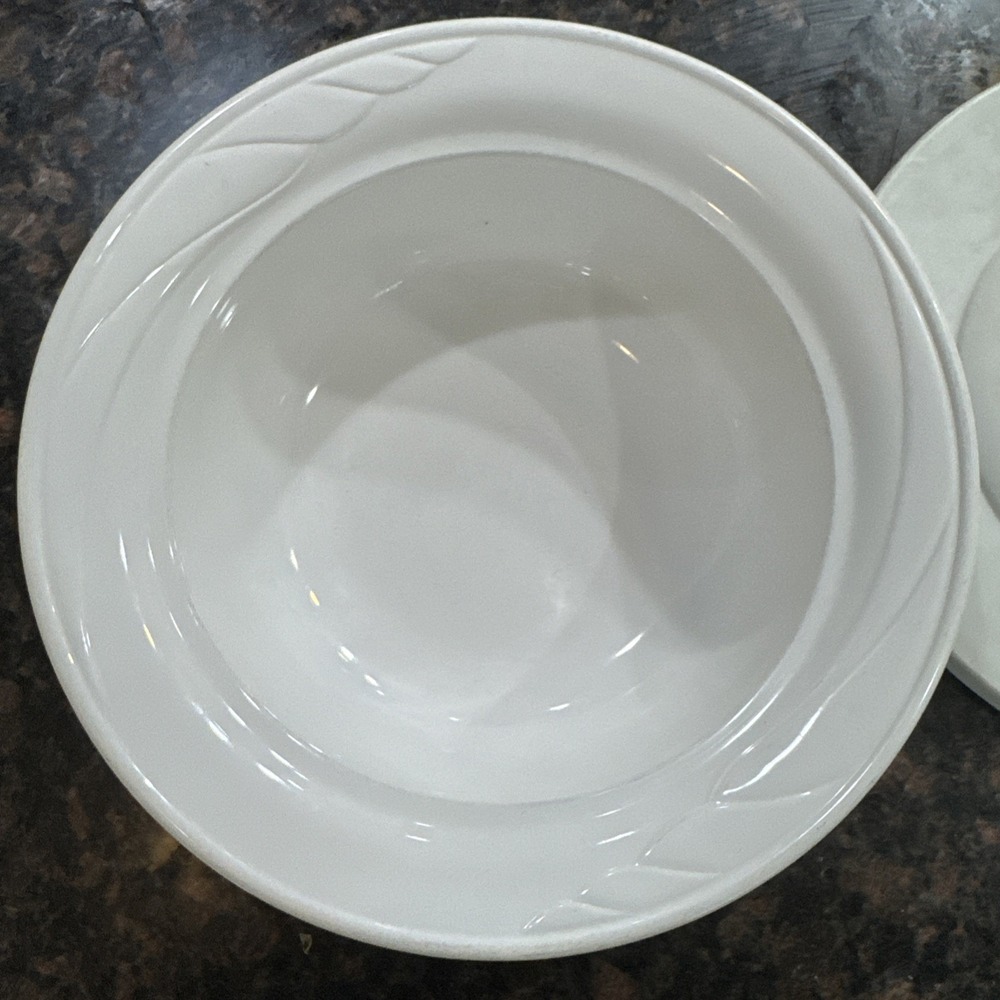 Corning Ware Casual Elegance White Flora Serving Dish With Cover 10" L-21 20
